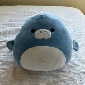 MAEVE BLUE SEAL 14 in SQUISHMALLOW